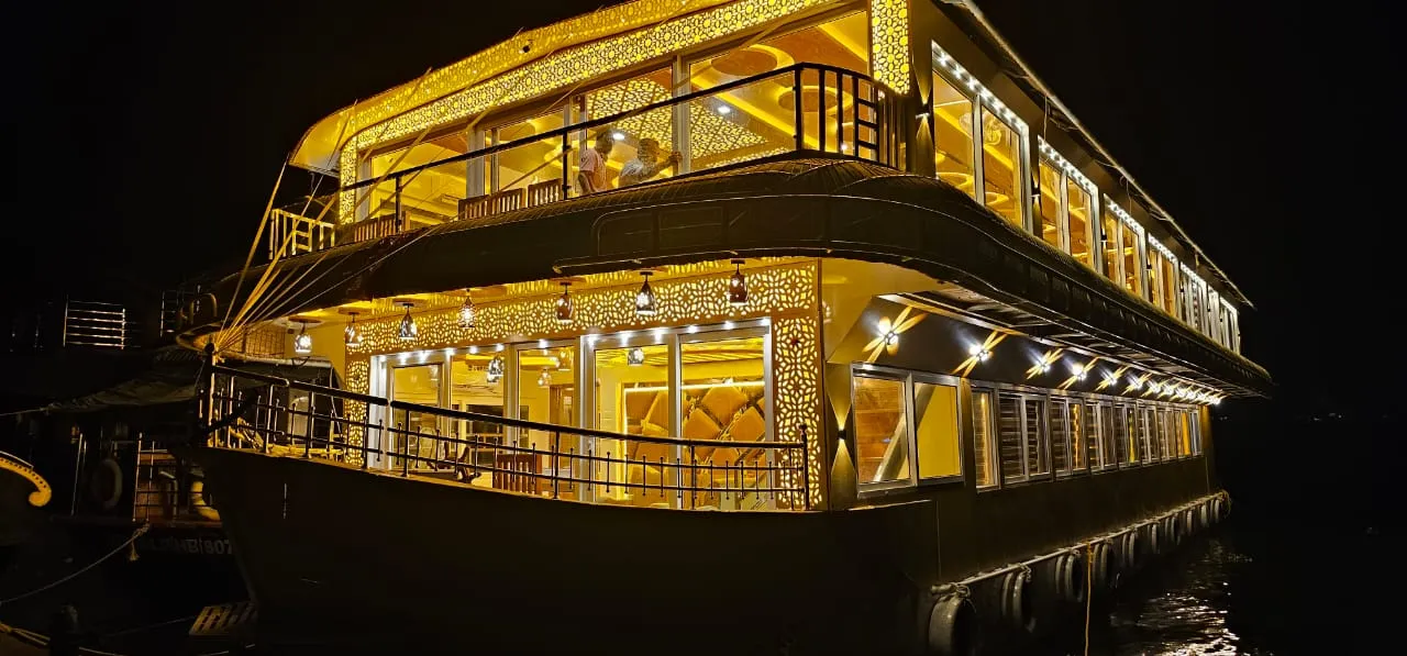 Four Bedroom Alleppey Houseboat